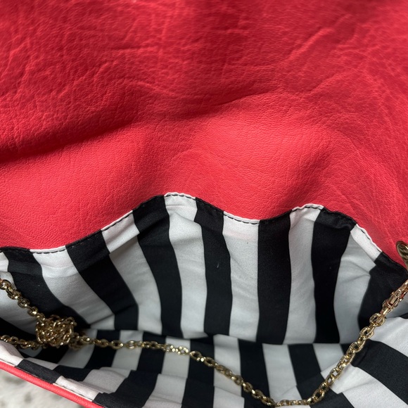Large Coral Clutch w/Removable Chain - Picture 3 of 7